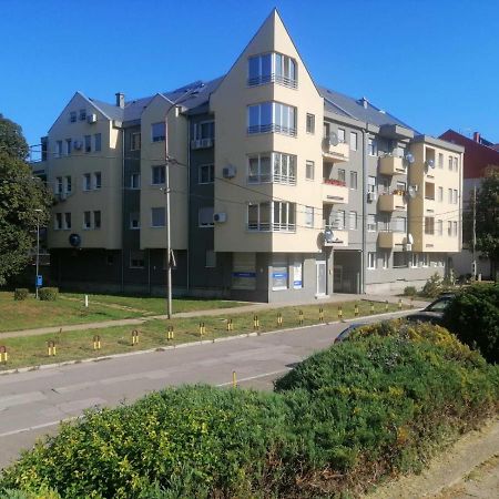 River Lux Sremska Mitrovica Buitenkant foto