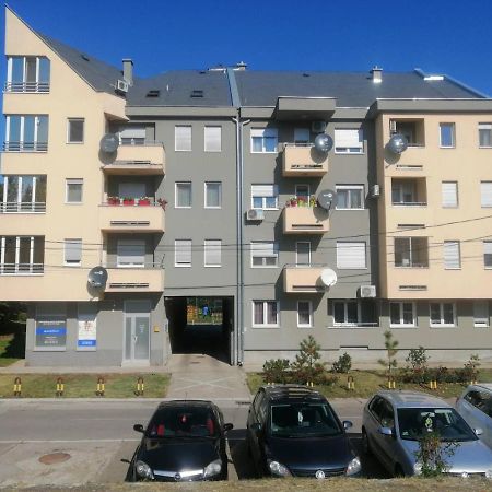 River Lux Sremska Mitrovica Buitenkant foto
