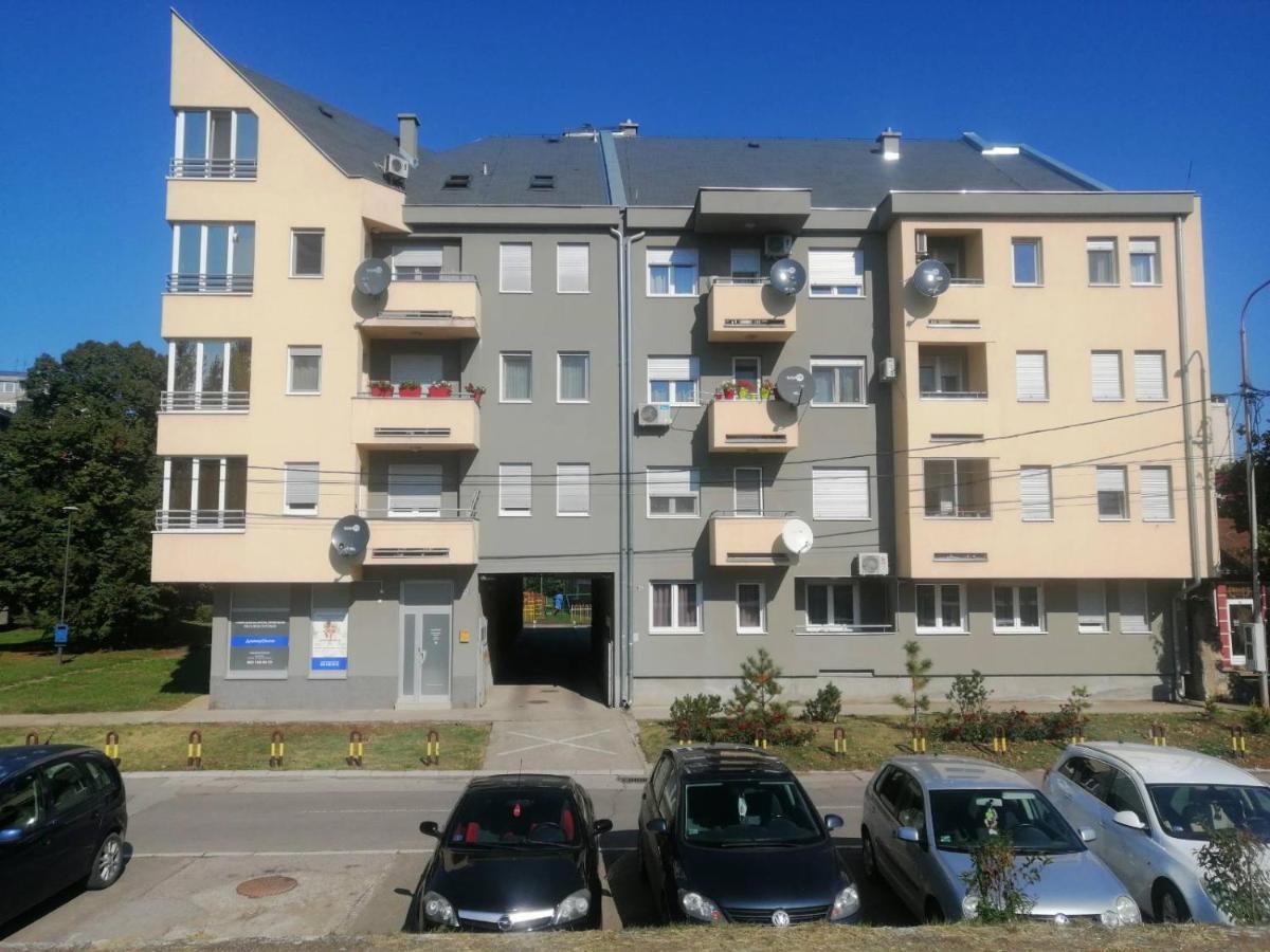 River Lux Sremska Mitrovica Buitenkant foto